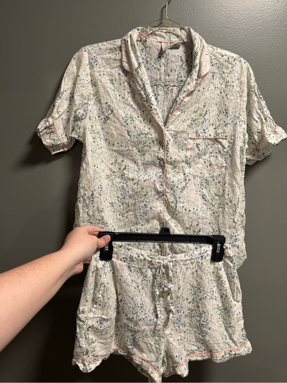 Joie Cream Floral Pajama Set Top & Short has pockets 100% Cotton size Small